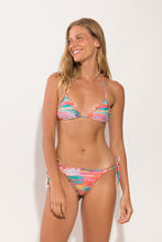 Laden Sie das Bild in den Galerie-Viewer, Model Front: Rio De Sol Ensemble Set River Frufru-Fio