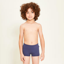 Carica l'immagine nel visualizzatore di Gallery, Model Front: Uv Line Maillot De Bain Garçon Sunga Kids Marinho Upf50+