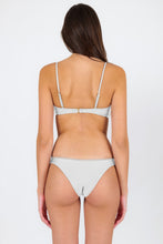 Laden Sie das Bild in den Galerie-Viewer, Model Back: Rio De Sol Ensemble Set Shimmer-White Bandeau-Knot Essential