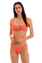 Laden Sie das Bild in den Galerie-Viewer, Model Front: Rio De Sol Haut Top Dots-Tabata Mila