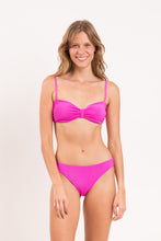 Laden Sie das Bild in den Galerie-Viewer, Model Front: Rio De Sol Bas Bottom Malibu-Rosa Essential-Comfy