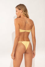 Laden Sie das Bild in den Galerie-Viewer, Model Back: Rio De Sol Haut Top Drift-Butterglow Sara