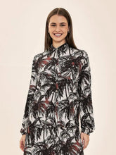 Charger l'image dans la galerie, Model Front: Uv Line Chemise Shirt Vitoria Coqueiros Upf50+