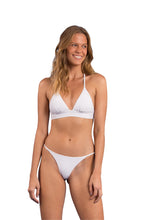 Laden Sie das Bild in den Galerie-Viewer, Model Front: Rio De Sol Haut Top Bora-White Tri-Cos
