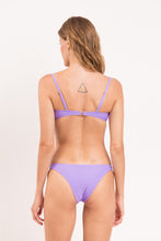 Laden Sie das Bild in den Galerie-Viewer, Model Back: Rio De Sol Ensemble Set Bora-Lavanda Bandeau-Joy Leblon