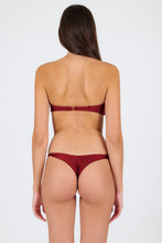 Carica l'immagine nel visualizzatore di Gallery, Model Back: Rio De Sol Ensemble Set Shimmer-Divino Bandeau-Knot Nice-Fio