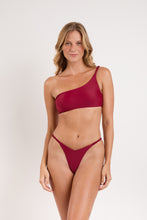 Carica l'immagine nel visualizzatore di Gallery, Model Front: Rio De Sol Haut Top Touch-Carmim Isadora