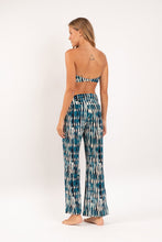 Carica l'immagine nel visualizzatore di Gallery, Model Back: Rio De Sol Pantalon De Plage Azule Murana Pants