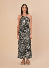 Laden Sie das Bild in den Galerie-Viewer, Model Front: Uv Line Vêtement De Plage High-Neck Dress Asas Upf50+