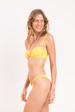 Carica l'immagine nel visualizzatore di Gallery, Image 04: Rio De Sol Ensemble Set Amarelo Bandeau-Crispy Cheeky-Crispy