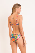 Laden Sie das Bild in den Galerie-Viewer, Model Back: Rio De Sol Ensemble Set Love-Trip Bandeau-Joy Essential-Comfy