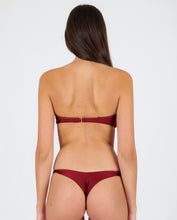 Carica l'immagine nel visualizzatore di Gallery, Image 06: Rio De Sol Ensemble Set Shimmer-Divino Bandeau-Knot Nice-Fio