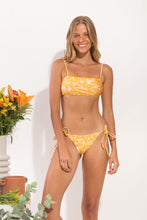 Carica l'immagine nel visualizzatore di Gallery, Model Front: Rio De Sol Ensemble Set Sunny-Forest Bandeau-Reto Ibiza-Comfy