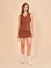 Laden Sie das Bild in den Galerie-Viewer, Model Front: Uv Line Fitness Haut Regata Sport Color Fem Marrom Upf50+