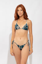 Carica l'immagine nel visualizzatore di Gallery, Model Front: Rio De Sol Haut Top Azule Lia
