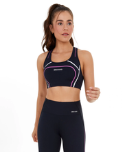 Carica l'immagine nel visualizzatore di Gallery, Model Front: Alto Giro Fitness Haut Top Hyper Costas Nadador Preto