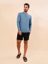 Laden Sie das Bild in den Galerie-Viewer, Model Front: Uv Line T-Shirt Longsleeve Uvpro Masc Indigo Upf50+