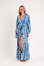 Carica l'immagine nel visualizzatore di Gallery, Model Front: Rio De Sol Vêtement De Plage Chuva Long Dress Verona