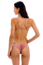 Laden Sie das Bild in den Galerie-Viewer, Model Back: Rio De Sol Ensemble Set Callas Tri-Fixo Cheeky-Fixa