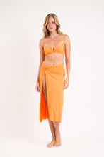 Carica l'immagine nel visualizzatore di Gallery, Model Front: Rio De Sol Jupe De Page Bio-Laranjada Long Skirt Knot