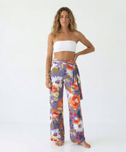 Charger l'image dans la galerie, Model Front: Rio De Sol Pantalon De Plage Garden-Flower Pants Knot