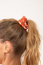 Laden Sie das Bild in den Galerie-Viewer, Gallery: Rio De Sol Chouchou Maracai Scrunchie