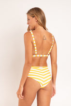 Laden Sie das Bild in den Galerie-Viewer, Model Back: Rio De Sol Haut Top Sunshine Alba