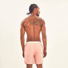 Laden Sie das Bild in den Galerie-Viewer, Model Back: Uv Line Bermuda / Short Pour Homme Shorts Boxer Rose Upf50+