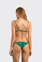 Carica l'immagine nel visualizzatore di Gallery, Model Back: Rio De Sol Ensemble Set Wilds Tri-Fixo Cheeky-Tie