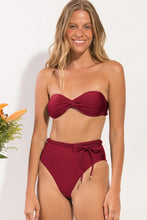 Laden Sie das Bild in den Galerie-Viewer, Gallery: Rio De Sol Ensemble Set Shimmer-Divino Twist Belted-High-Waist