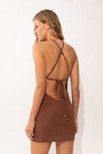Carica l'immagine nel visualizzatore di Gallery, Model Back: Rio De Sol Mini Dress Sand-Cappuccino Talia Dress