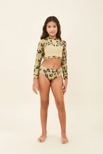 Laden Sie das Bild in den Galerie-Viewer, Model Front: Uv Line Une Pièce Fille Girl Bikini Hot Pant Jaguar Upf50+