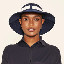Charger l'image dans la galerie, Model Front: Uv Line Chapeau Souple/Capeline Hat Paris Ville L Fem Blue White Upf50+