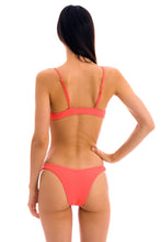 Laden Sie das Bild in den Galerie-Viewer, Model Back: Rio De Sol Haut Top Dots-Tabata Mila