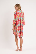 Laden Sie das Bild in den Galerie-Viewer, Model Back: Rio De Sol Chemise Sea-Bloom Chemise Gabriele