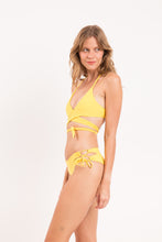 Laden Sie das Bild in den Galerie-Viewer, Image 04: Rio De Sol Ensemble Set Amarelo Kate Madrid