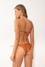 Charger l'image dans la galerie, Model Back: Rio De Sol Bas Bottom Shimmer-Nocciola Ibiza-Comfy-Gold