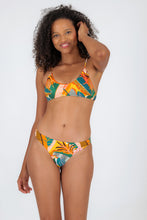 Carica l'immagine nel visualizzatore di Gallery, Model Front: Rio De Sol Ensemble Set El-Arco Bralette Essential-Comfy