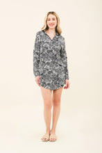 Laden Sie das Bild in den Galerie-Viewer, Model Front: Uv Line Chemise Shirtdress Dalia Marinho Upf50+