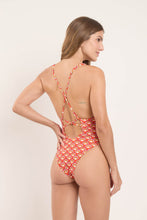 Charger l'image dans la galerie, Model Back: Rio De Sol Une Pièce Floral-Scales Sunny