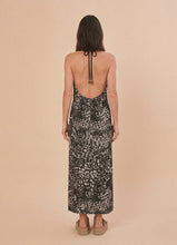 Laden Sie das Bild in den Galerie-Viewer, Model Back: Uv Line Vêtement De Plage High-Neck Dress Asas Upf50+