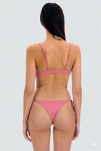 Carica l'immagine nel visualizzatore di Gallery, Model Back: Rio De Sol Haut Top Confetti Mila