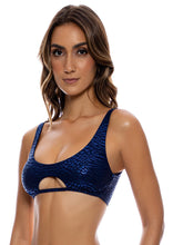 Laden Sie das Bild in den Galerie-Viewer, Image 04: Luli Fama Haut Top Scoop Lux Midnight Blue