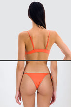Laden Sie das Bild in den Galerie-Viewer, Model Back: Rio De Sol Ensemble Set Light-Peach Mila Ibiza
