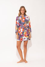 Laden Sie das Bild in den Galerie-Viewer, Model Front: Rio De Sol Robe De Plage Garden-Flower Kimono
