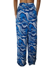 Laden Sie das Bild in den Galerie-Viewer, Model Back: Rio De Sol Pantalon De Plage Inagua Wide Pants