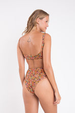 Laden Sie das Bild in den Galerie-Viewer, Model Back: Rio De Sol Bas Bottom Bouquet Hotpants