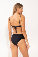 Laden Sie das Bild in den Galerie-Viewer, Model Back: Rio De Sol Ensemble Set Malibu-Black Zaya Amy