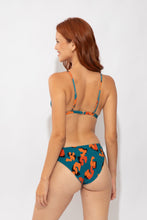 Laden Sie das Bild in den Galerie-Viewer, Model Back: Rio De Sol Bas Bottom Luma Essential-Comfy