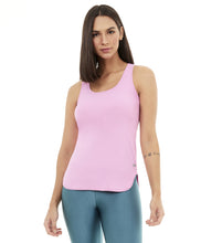 Carica l'immagine nel visualizzatore di Gallery, Model Front: Alto Giro Fitness Haut Regata Skin Fit Alongada Rosa Happiness